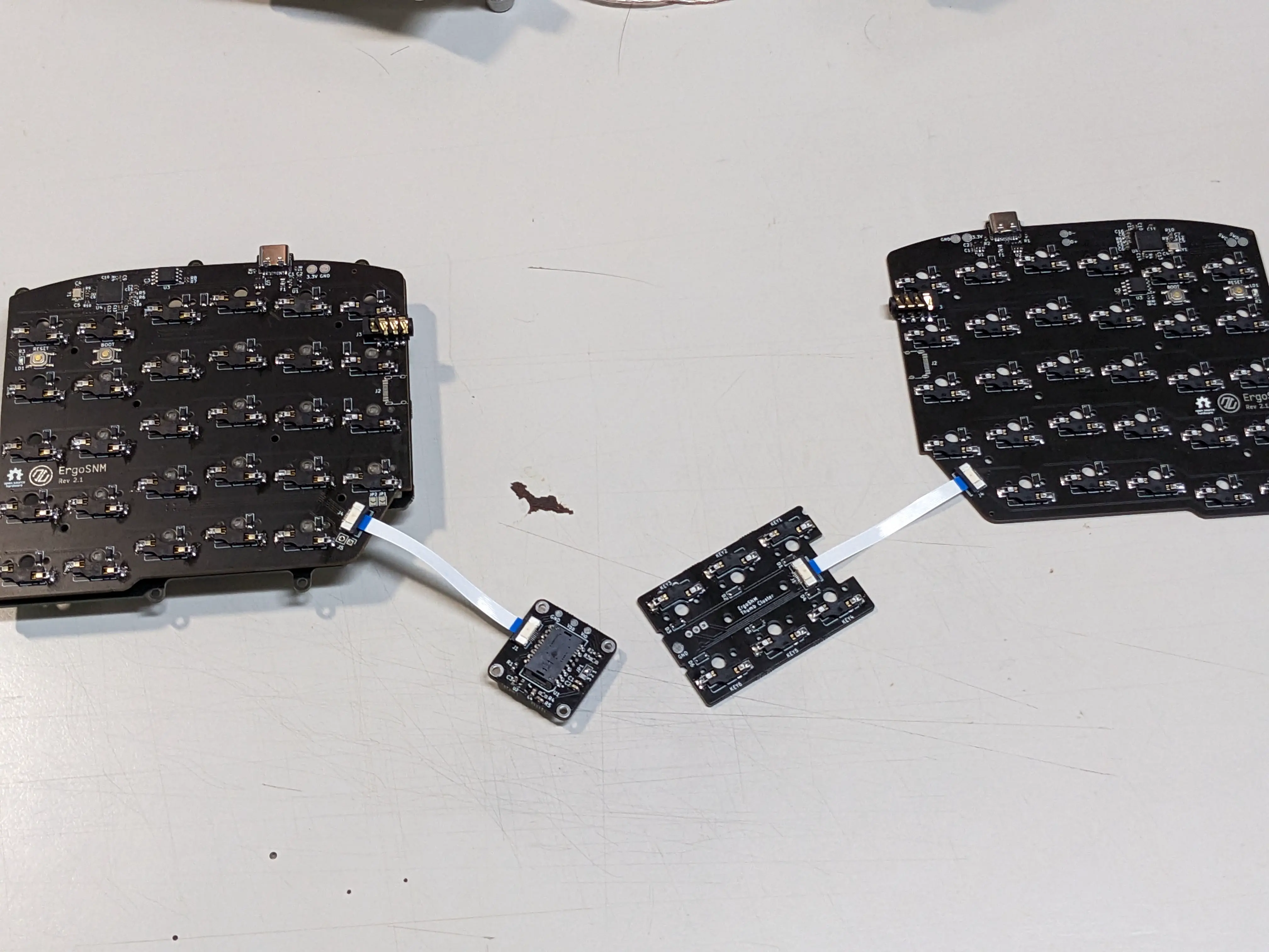 完成 PCB 焊接