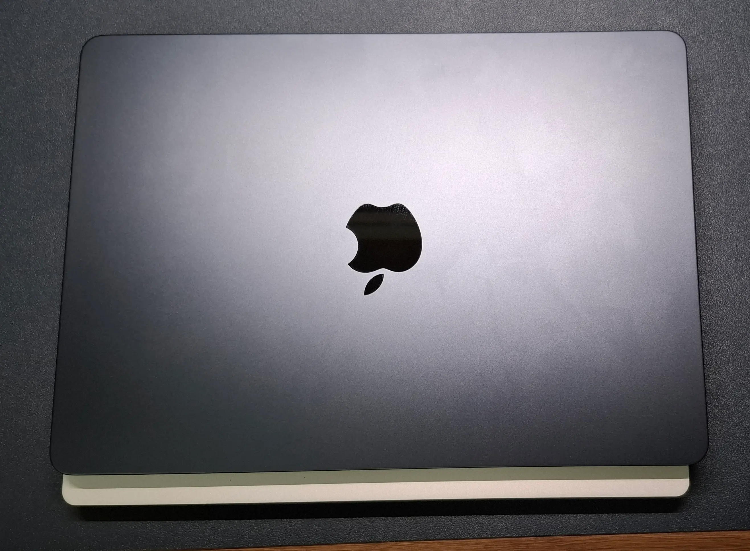 MacBook Air 13 比較寬扁一點