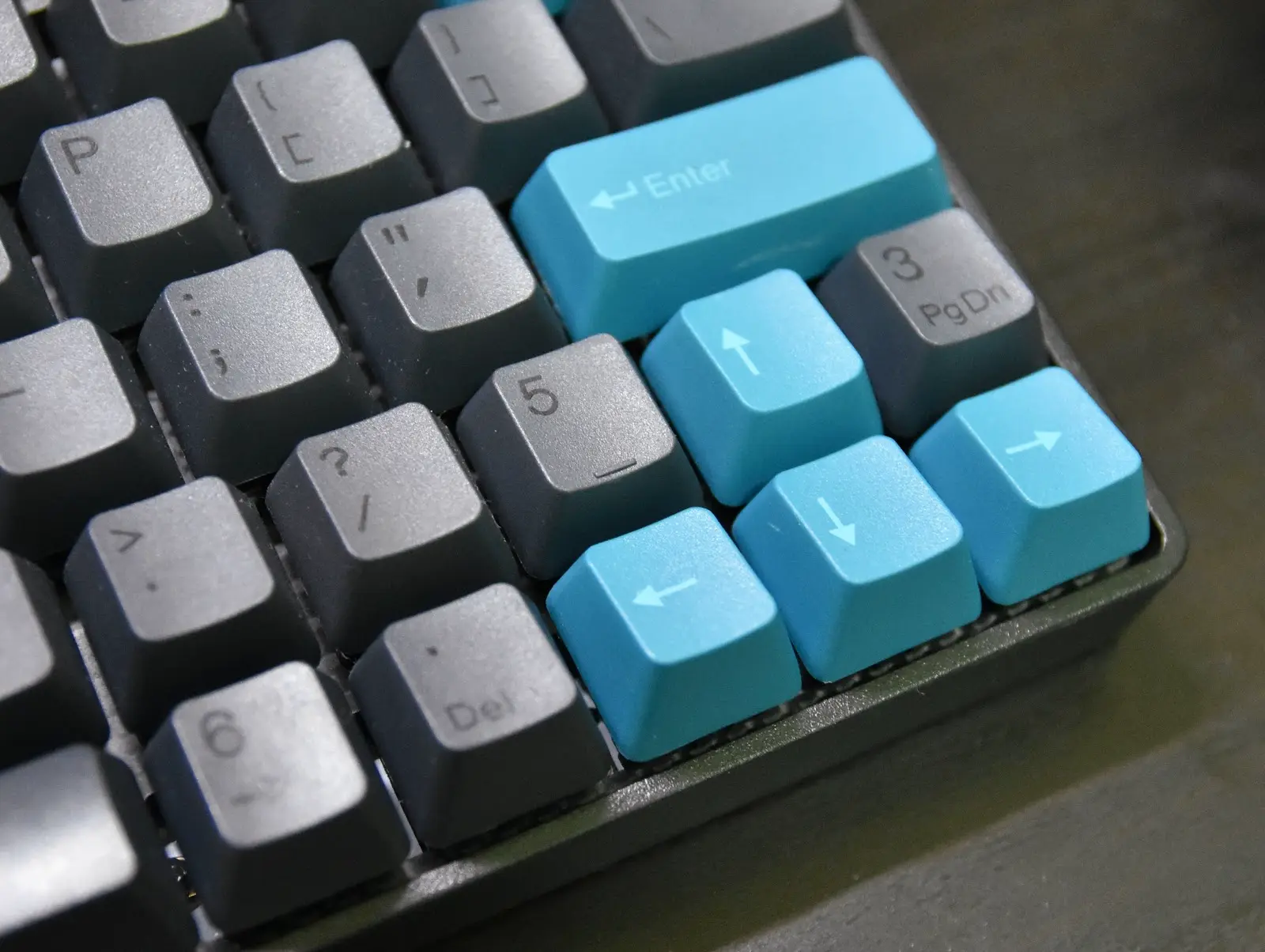 ▲ 右下的區域。右Alt、Ctrl、Shift與Delete都先隨便插個鍵帽。